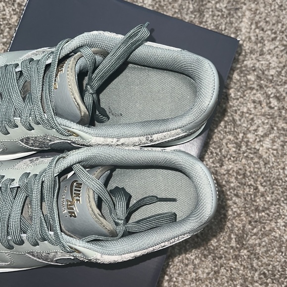 Air Force 1 - Picture 4 of 8